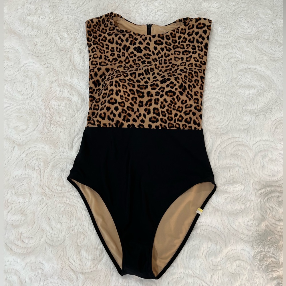 Like new Summersalt The Surf one piece swimsuit.